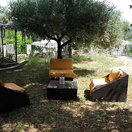 Holiday home Pleasant Part Of House With Pool To Share In Vaucluse, 4/6 People Puget