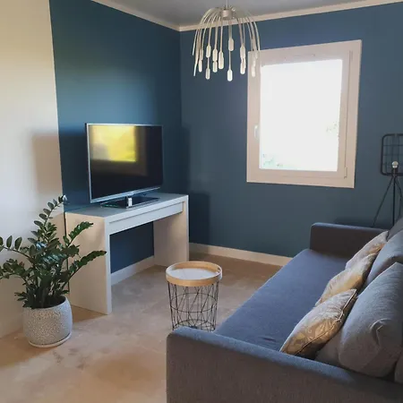 Holiday home Pleasant Part Of House With Pool To Share In Vaucluse, 4/6 People Puget