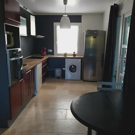 Pleasant Part Of House With Pool To Share In Vaucluse, 4/6 People Puget