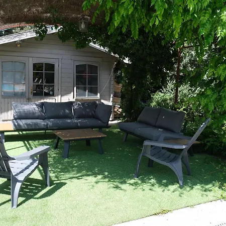 Pleasant Part Of House With Pool To Share In Vaucluse, 4/6 People Holiday home