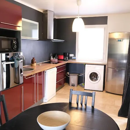 Pleasant Part Of House With Pool To Share In Vaucluse, 4/6 People * Puget