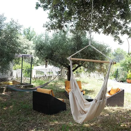 Pleasant Part Of House With Pool To Share In Vaucluse, 4/6 People *